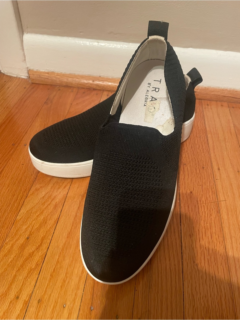 Women’s Traq by Algeria Black Platform Shoes; Size: 38